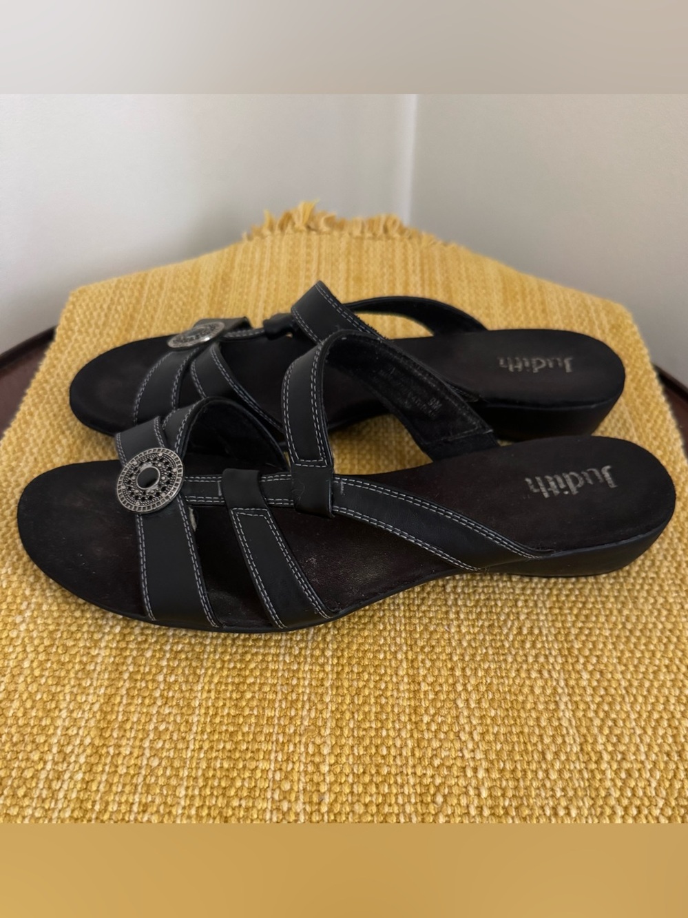 Judith, Women’s Strappy Slide Sandals, Size 9